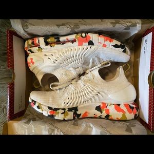 Under Armour Womens Hovr Phantom RN Kazoku Size 8